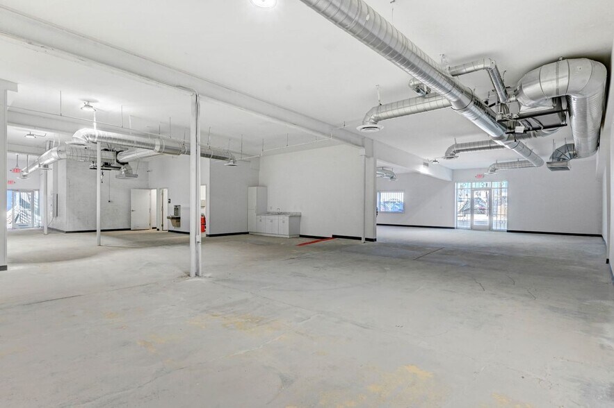 More Photos Of 160-110 W Wyoming Ave, Las Vegas Storefront Retail Office For Lease