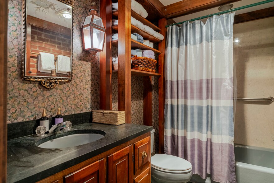 More Photos Of 610 New Hope Rd, Staunton Specialty For Sale