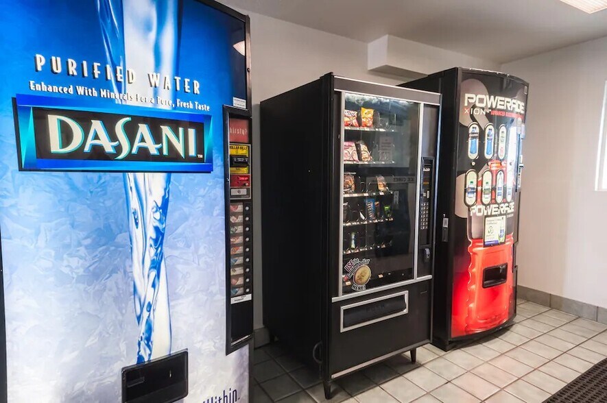 More Photos Of 1860 E Main St, Green River Hotel For Sale