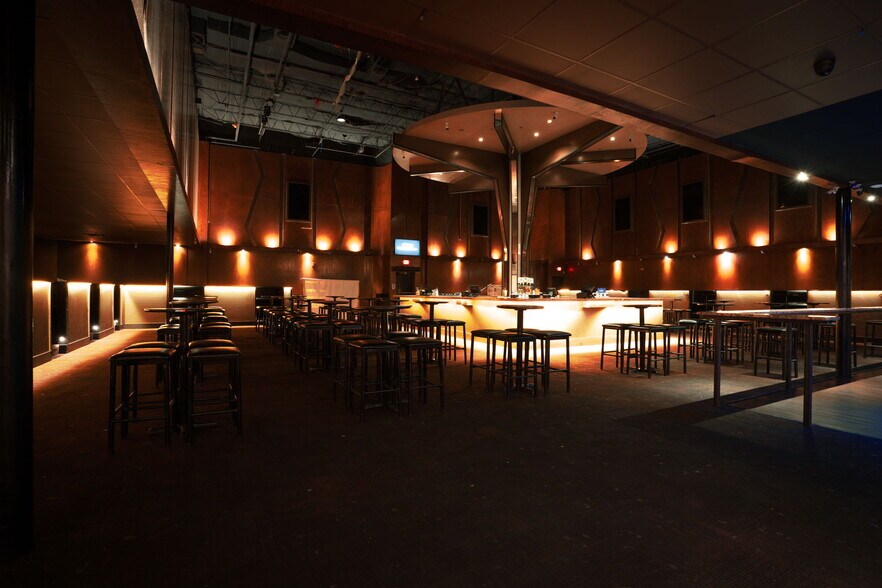 More Photos Of 2443 Walnut Hill Ln, Dallas Bar For Sale