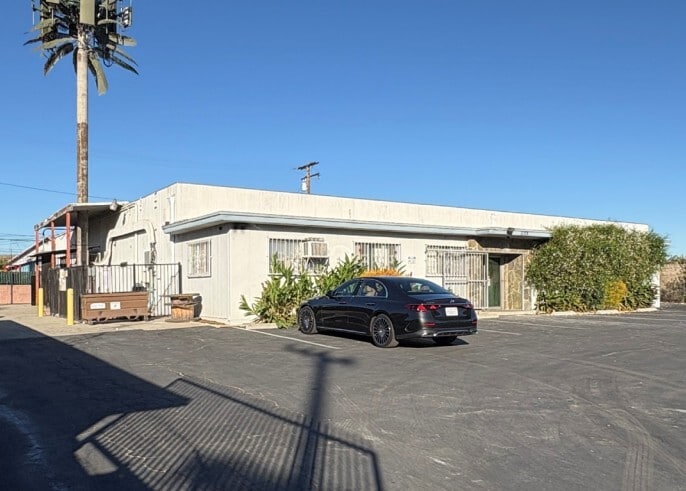 Primary Photo Of 1155 Bonnie Beach Pl, Los Angeles Warehouse For Lease