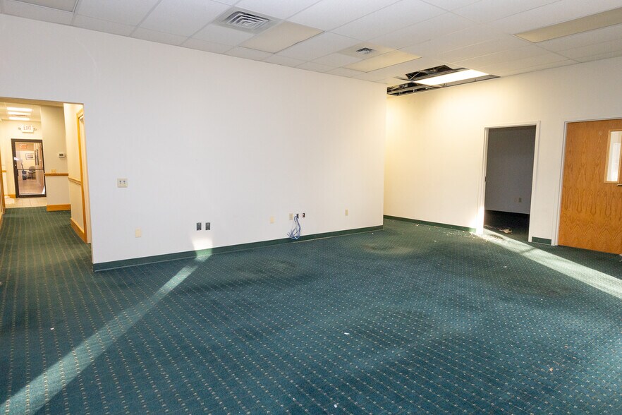 More Photos Of 195 Thomas Johnson Dr, Frederick Medical For Sale