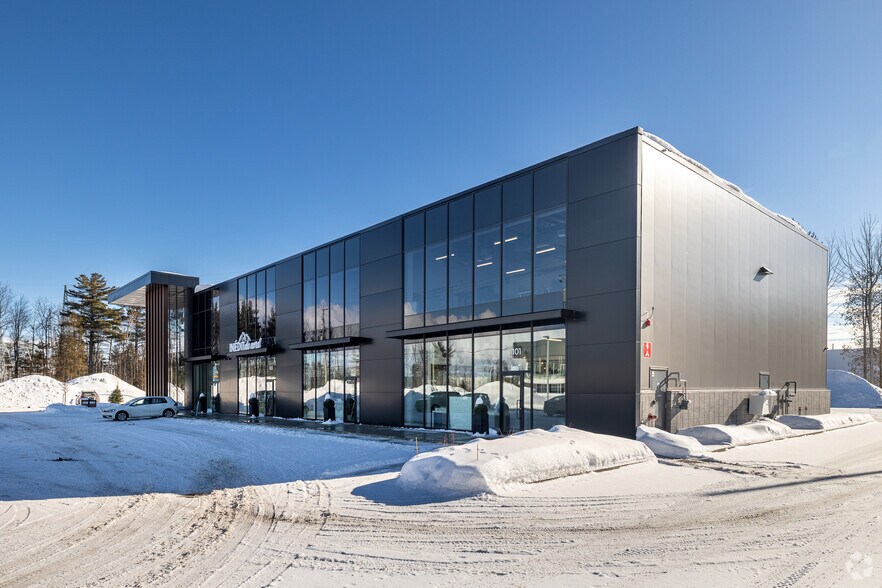 More Photos Of 1503 Boul Michèle-Bohec, Blainville General Retail For Lease