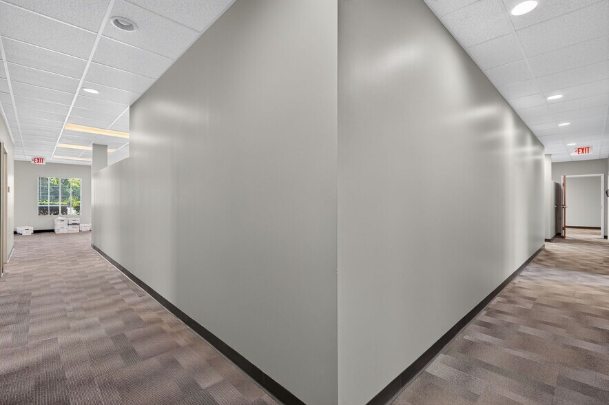 More Photos Of 1567 W Diane St, Ozark Office For Sale