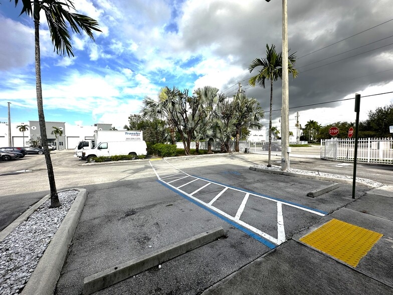More Photos Of 3300 NW 112th Ave, Miami Light Manufacturing For Lease
