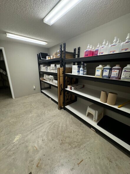 More Photos Of 725 Gibralter St, Norfolk Flex For Sale