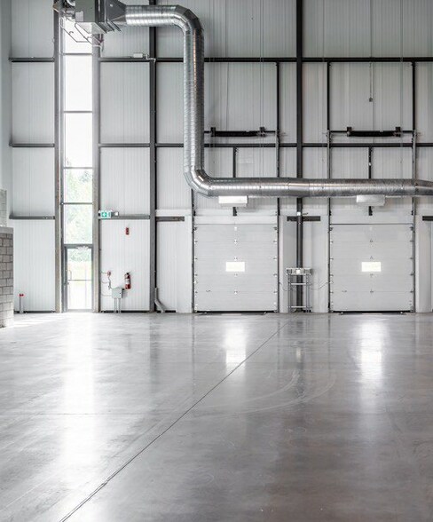 More Photos Of 13255 Boul Henri-Fabre O, Mirabel Warehouse For Lease