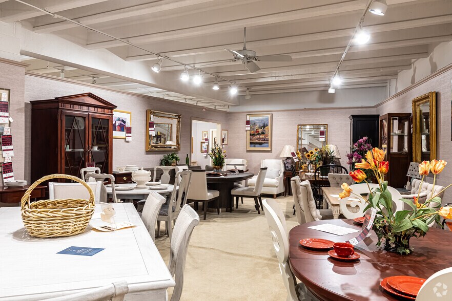 More Photos Of 830 Farmington Ave, West Hartford General Retail For Lease