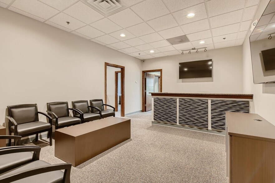 More Photos Of 108 S Wynstone Park Dr, North Barrington Office For Lease