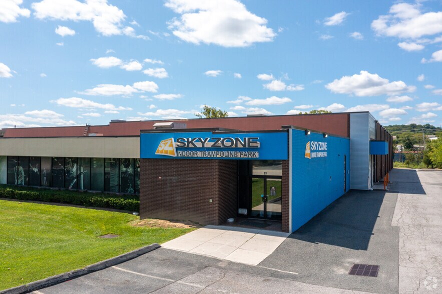 More Photos Of 21-23 W Aylesbury Rd, Timonium Light Distribution For Sale
