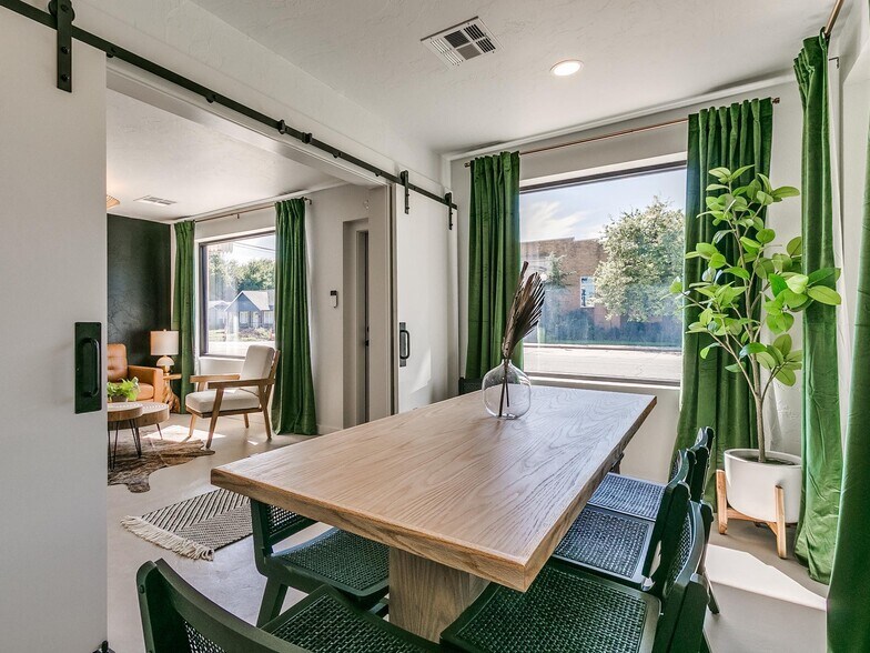 More Photos Of 527 E Main St, Norman Storefront For Lease