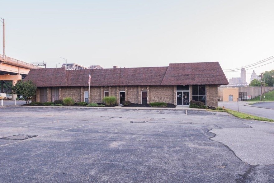 More Photos Of 400 W 3rd St, Covington Warehouse For Lease