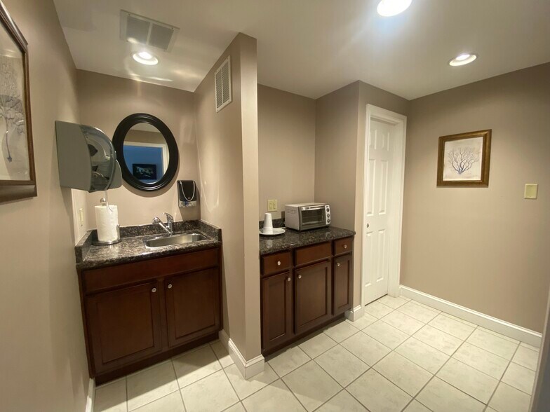 More Photos Of 2035 Sunset Lake Rd, Newark Office For Lease