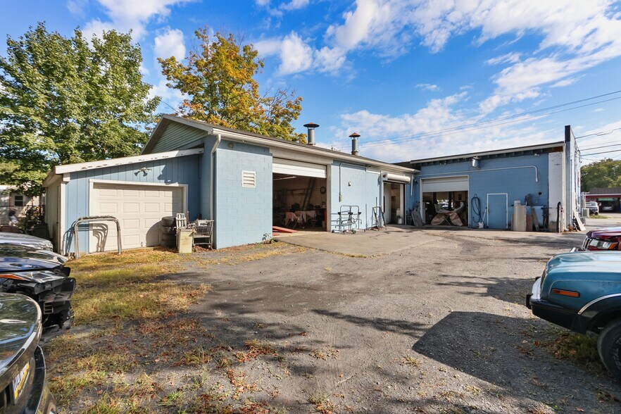 More Photos Of 1413 N 5th St, Stroudsburg Service For Sale