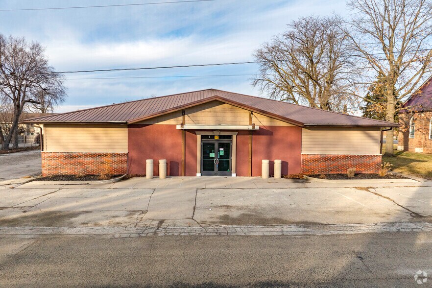 Primary Photo Of 445 Maple St, Waukee Lodge Meeting Hall For Sale