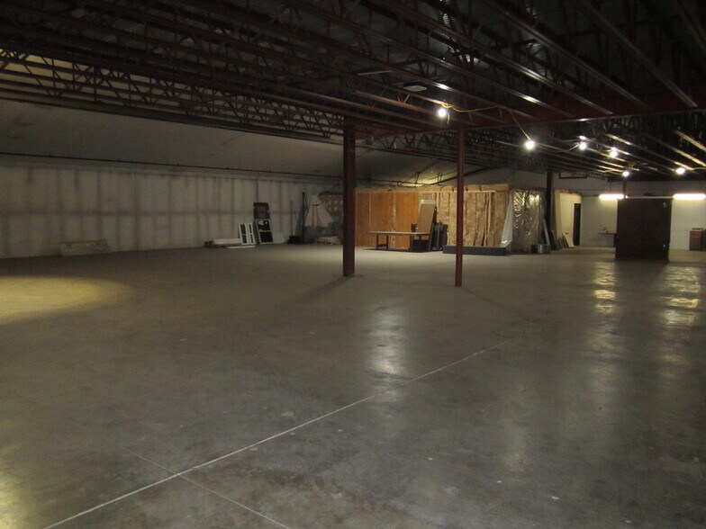 More Photos Of 260 Victoria Rd, Youngstown Warehouse For Lease