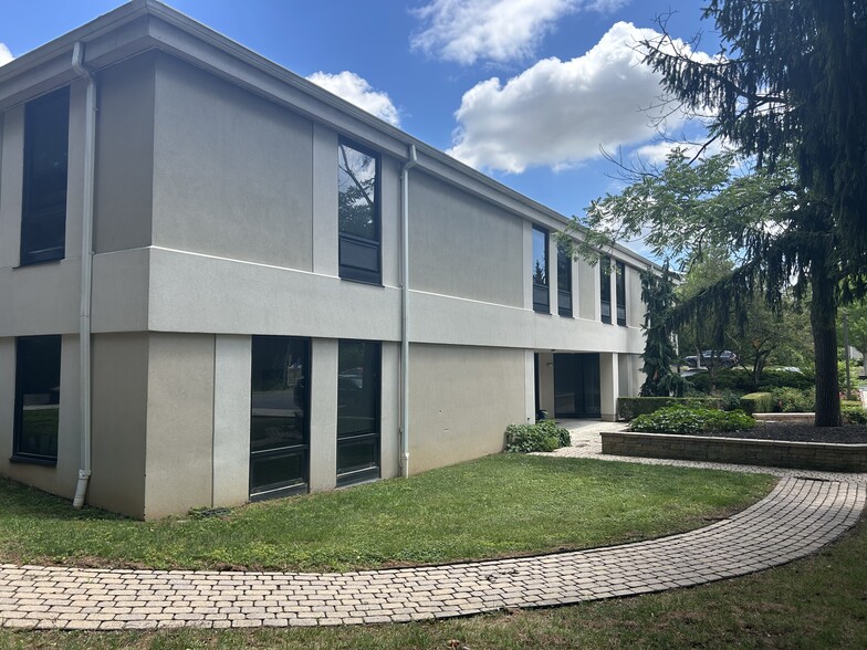 Primary Photo Of 431-441 E Chocolate Ave, Hershey Medical For Lease