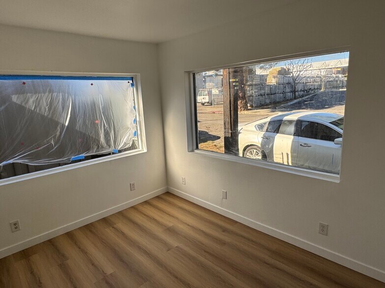 More Photos Of 20908 Itasca St, Chatsworth Light Manufacturing For Sale