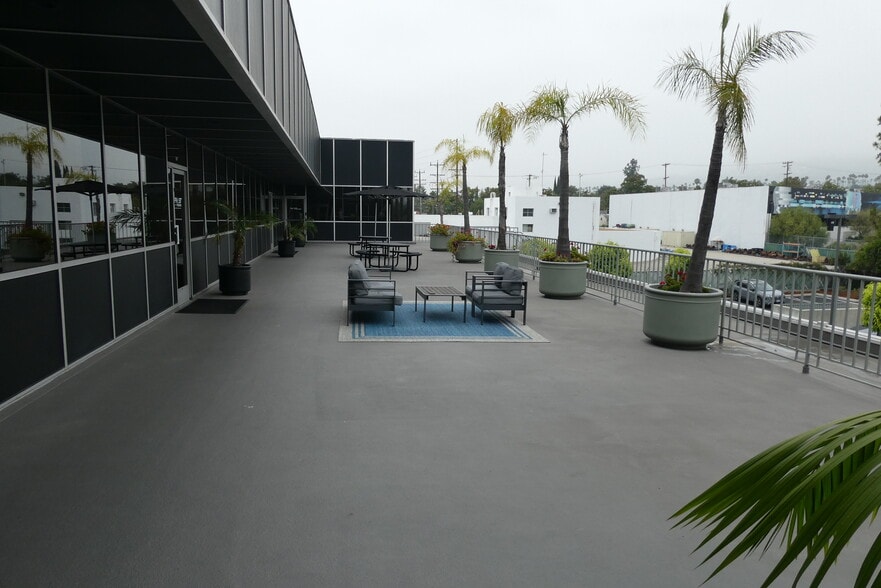 More Photos Of 6100-6120 San Fernando Rd, Glendale Office For Sale