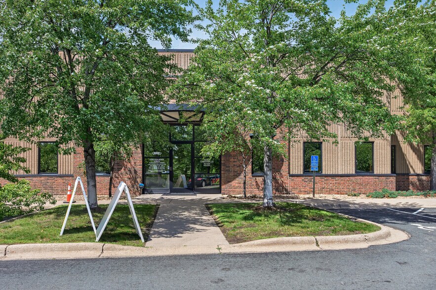 More Photos Of 521-563 Phalen Blvd, Saint Paul Coworking Space