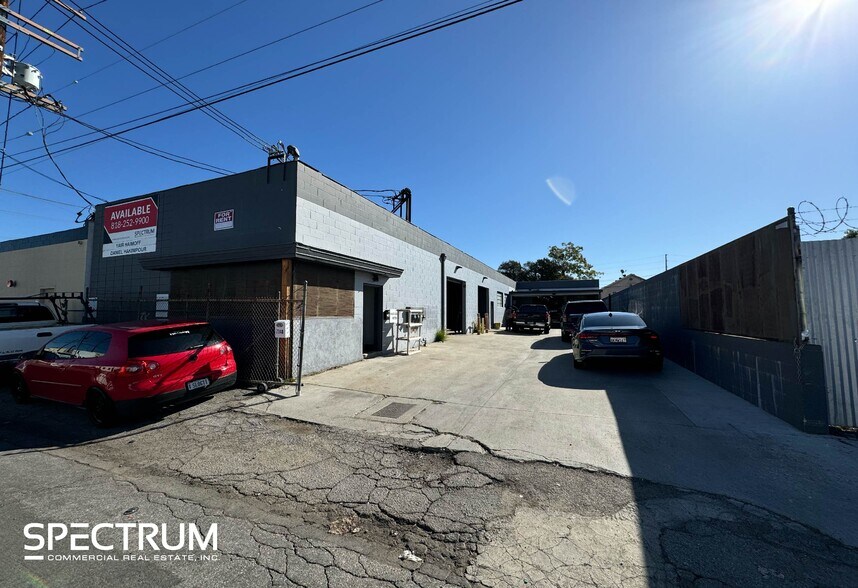 Primary Photo Of 7348 Deering Ave, Canoga Park Warehouse For Lease
