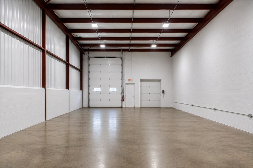 More Photos Of 10505 Plaza Dr, Whitmore Lake Manufacturing For Lease