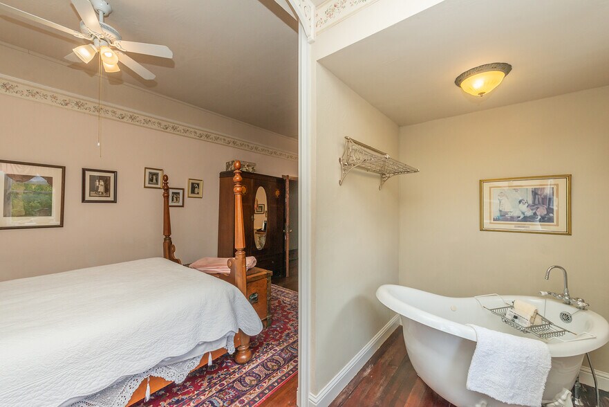 More Photos Of 481 Main St, Weaverville Hotel For Sale