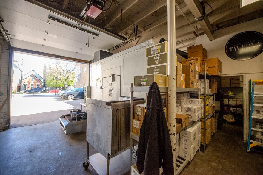 More Photos Of 1419 W Diversey Pky, Chicago Office For Sale