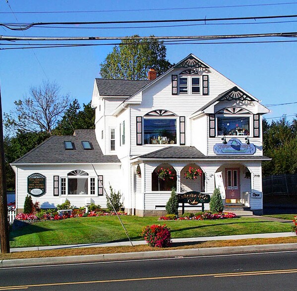 More Photos Of 710 E Main St, Meriden Freestanding For Sale