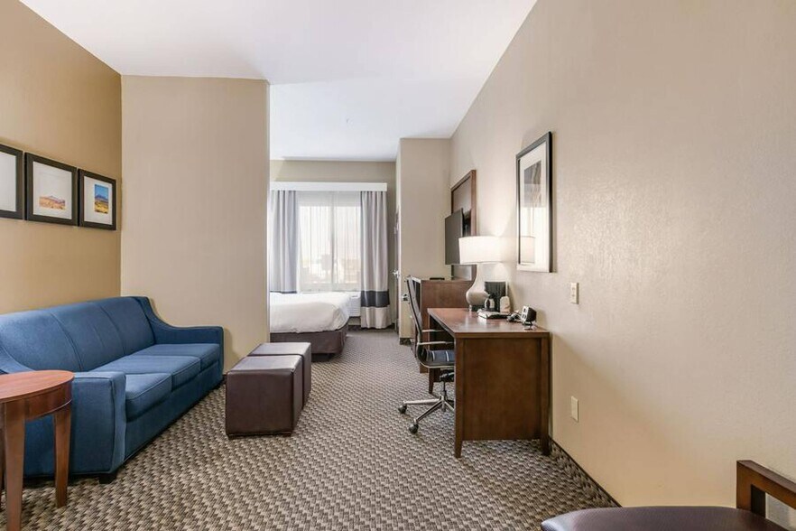 More Photos Of 3101 W Dickinson Blvd, Fort Stockton Hotel For Sale