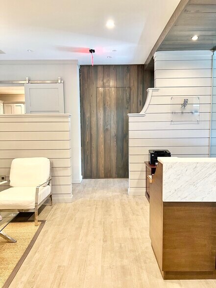 More Photos Of 245 Seven Farms Dr, Daniel Island Office For Lease