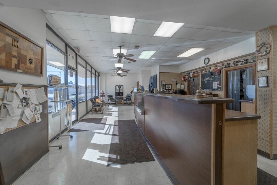 More Photos Of 198 Main St, Biloxi Light Distribution For Sale