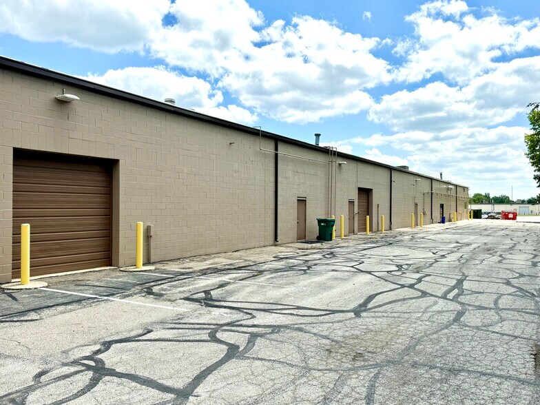 More Photos Of 8902 Vincennes Cir, Indianapolis Light Distribution For Lease