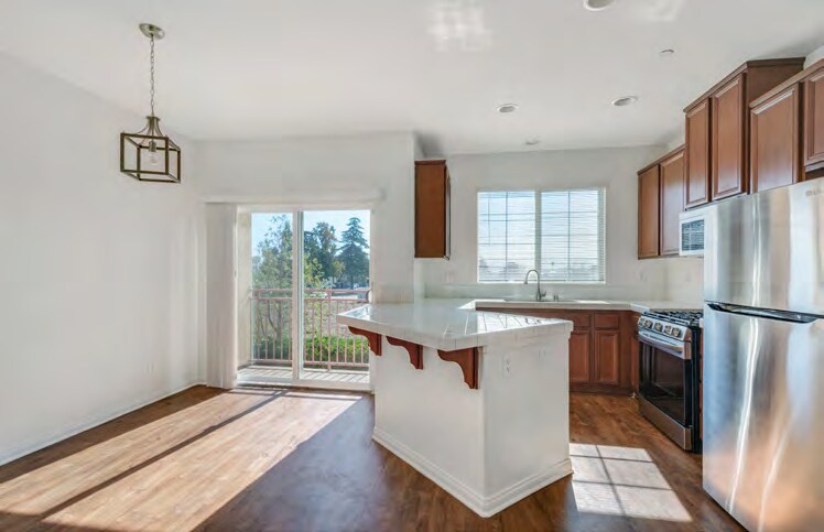 More Photos Of 703 Allegheny Ave, Beaumont Apartments For Sale