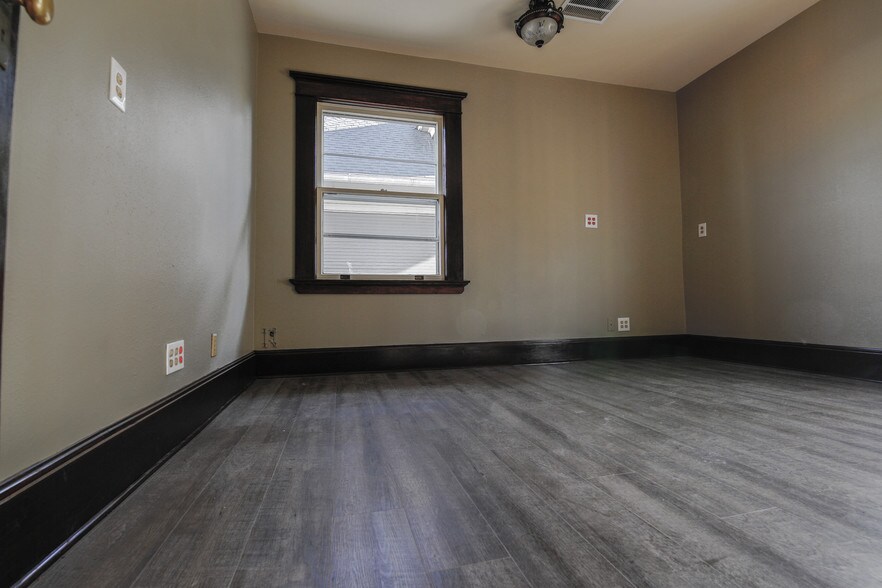 More Photos Of 1536 NW 23rd Ave, Portland Storefront Retail Office For Sale