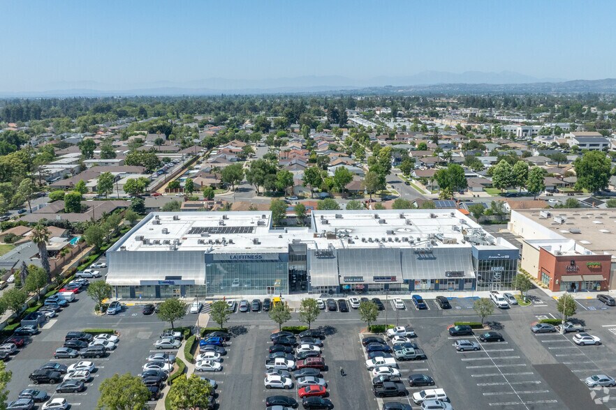 More Photos Of 1945 E 17th St, Santa Ana Freestanding For Lease