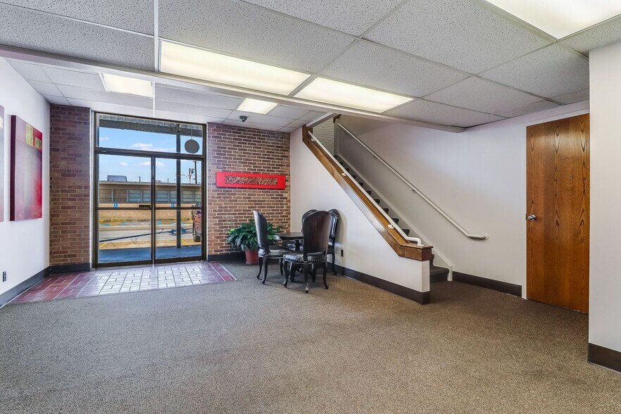 More Photos Of 230 Heymann Blvd/200 Travis st, Lafayette Office For Sale