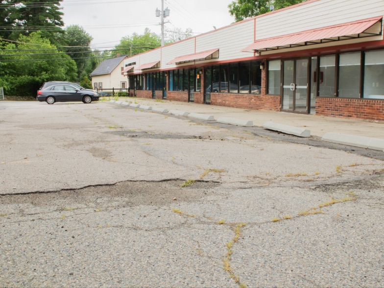 More Photos Of 826 Crescent St, Brockton Freestanding For Lease