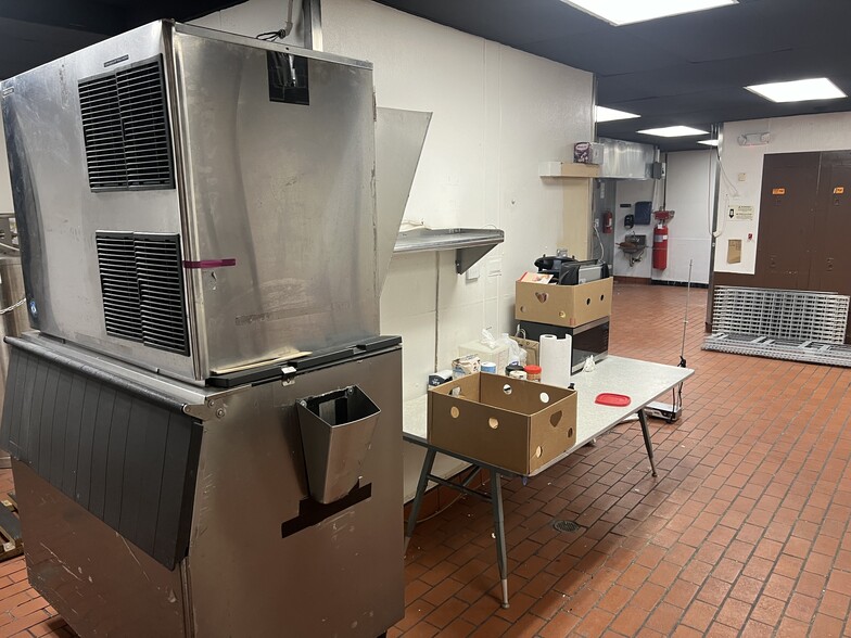 More Photos Of 6363 Peachtree Industrial Blvd, Atlanta Restaurant For Sale