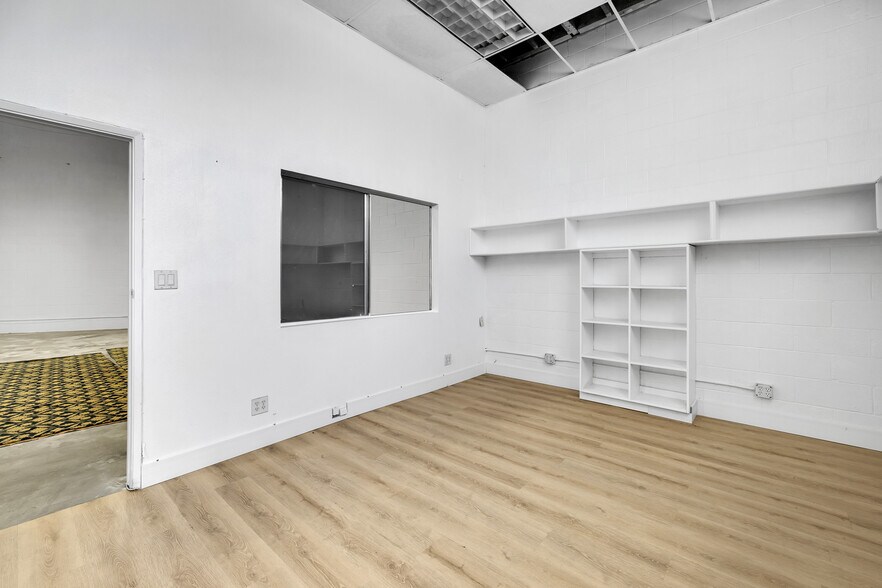 More Photos Of 4931 Venice Blvd, Los Angeles Storefront For Lease