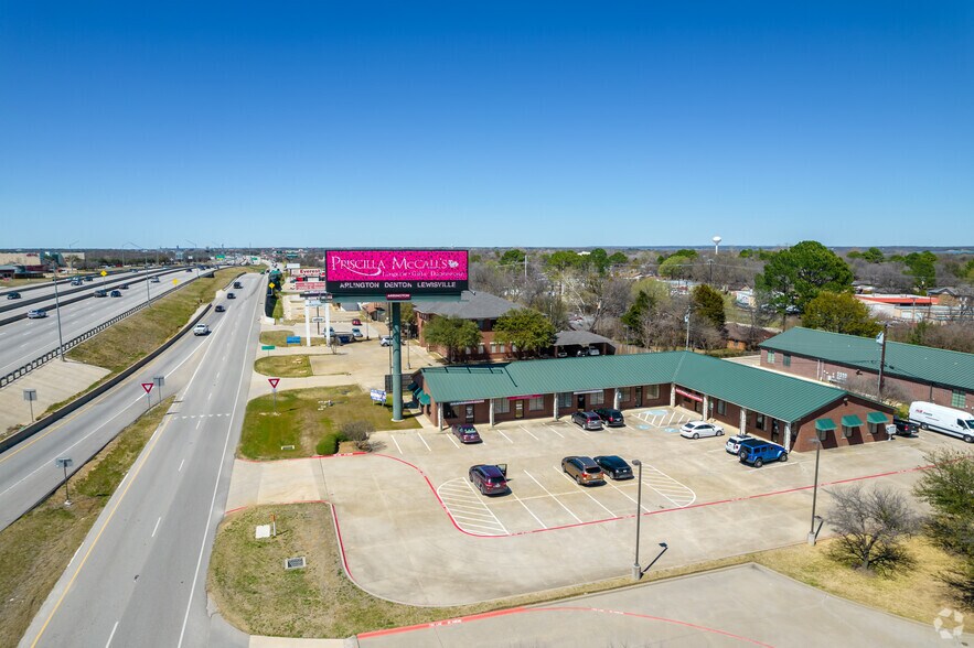 More Photos Of 2002 S Stemmons Fwy, Lake Dallas Office For Lease