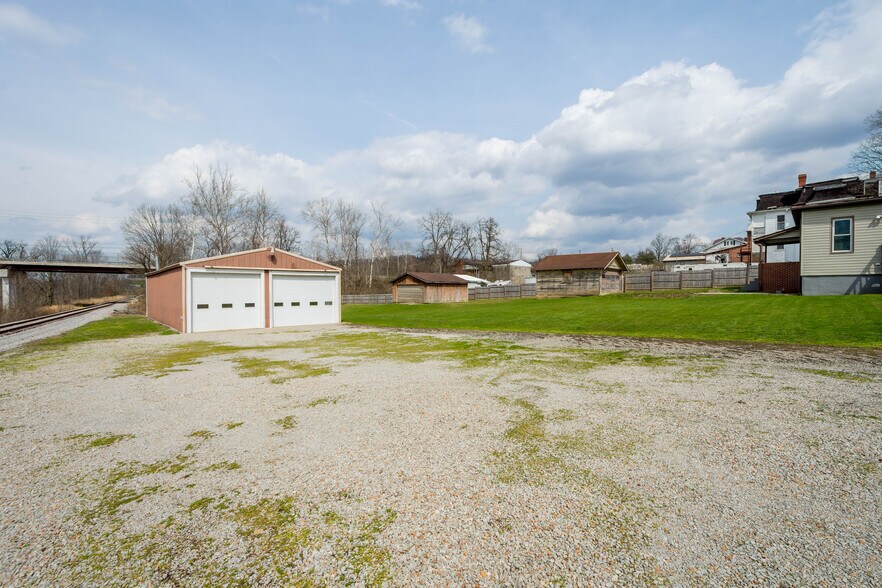 More Photos Of 19 Old Monongahela Pike, Eighty Four Service For Sale