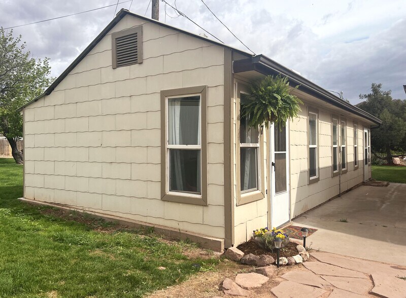 More Photos Of 195 E 200 N, Moab Specialty For Sale