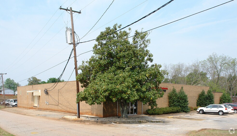 More Photos Of 1 Club Rd, Greenville Manufacturing For Lease