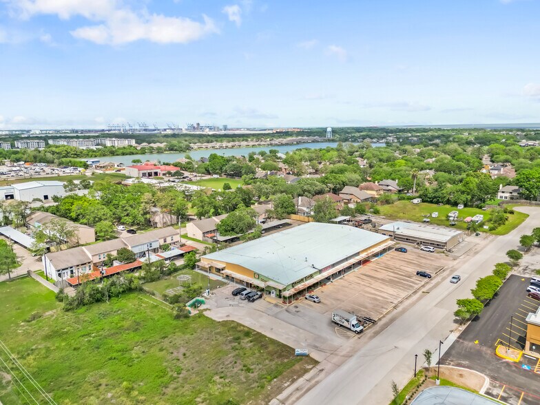 More Photos Of 1908 Hialeah Dr, Seabrook Storefront Retail Office For Sale