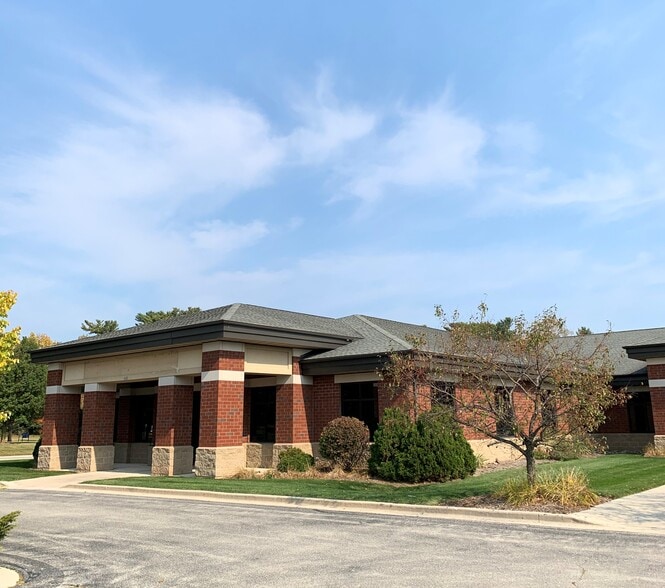 Primary Photo Of 905-909 S Taylor Dr, Sheboygan Office For Lease