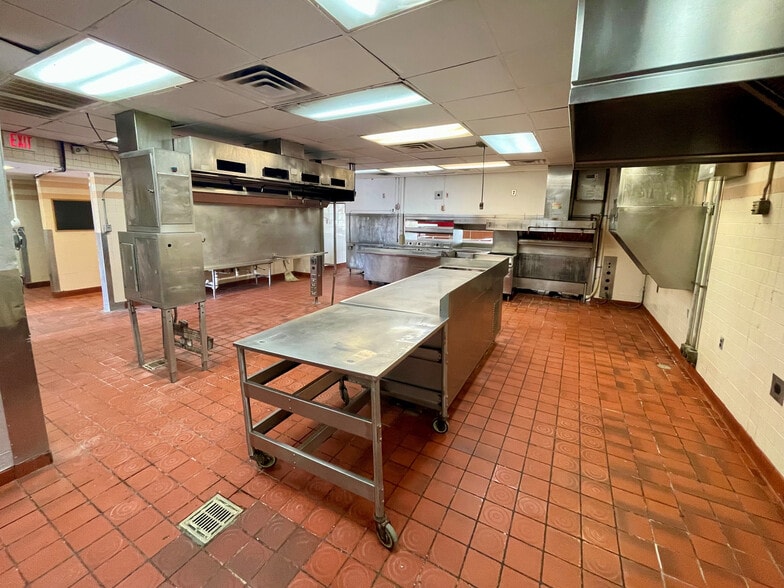 More Photos Of 5508 Raeford Rd, Fayetteville Fast Food For Lease