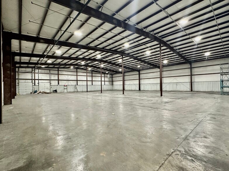 More Photos Of 5571 N Main St, Joplin Showroom For Sale