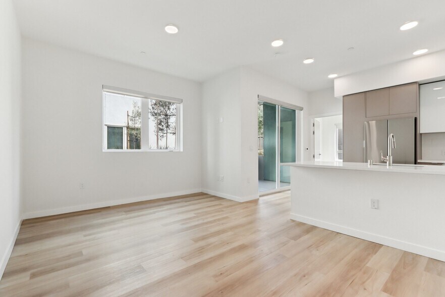 More Photos Of 9900 Venice Blvd, Culver City Apartments For Lease