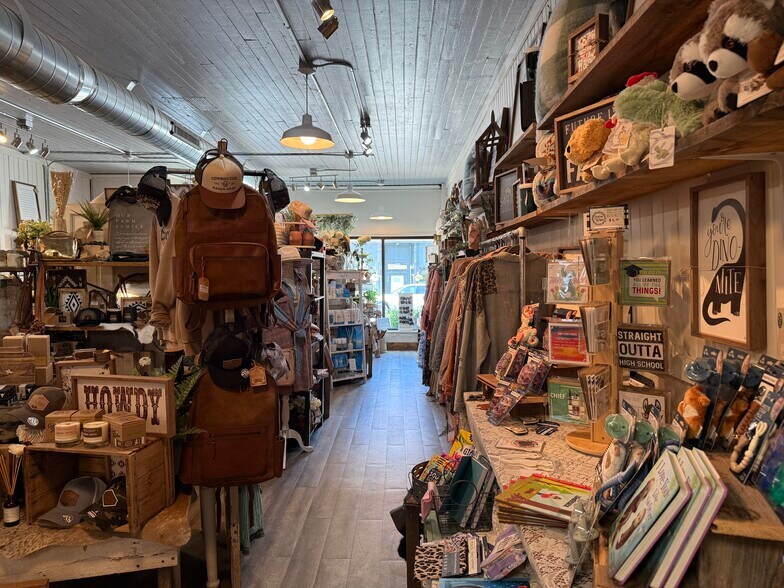 More Photos Of 320 N Main St, Scandinavia Storefront Retail Residential For Sale